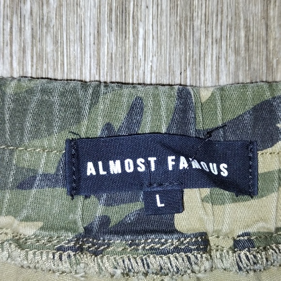 Almost Famous Camouflage Joggers size L - Picture 5 of 6